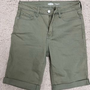 Old navy Bermuda green Bermuda shorts